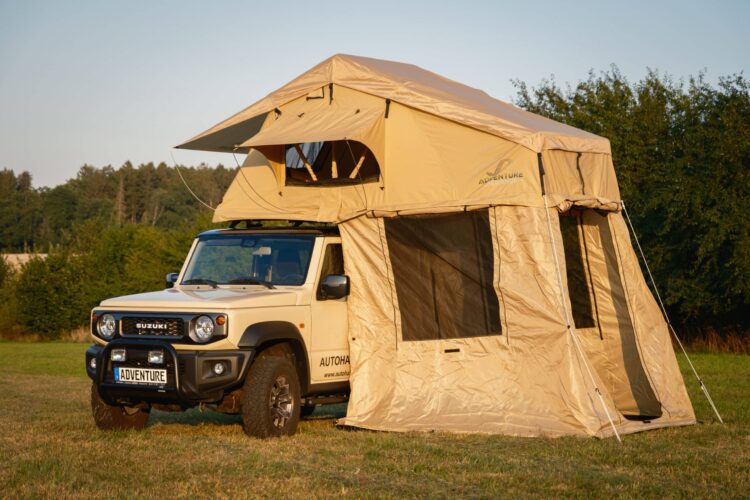 AdventureMate140 Dachzelt mit Vorzelt auf Suzuki Jimny